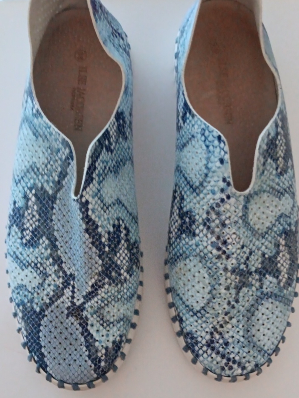 Ilse Jacobsen Blue Snake-Print Slip-On Moccasins
